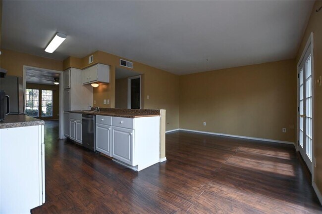 Building Photo - 5800 Lumberdale Rd