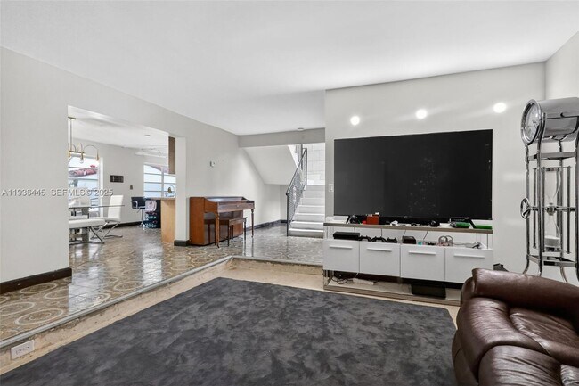 Building Photo - 135 South Dr