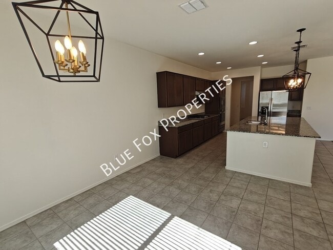 Building Photo - 5525 W Lazy Farm Dr