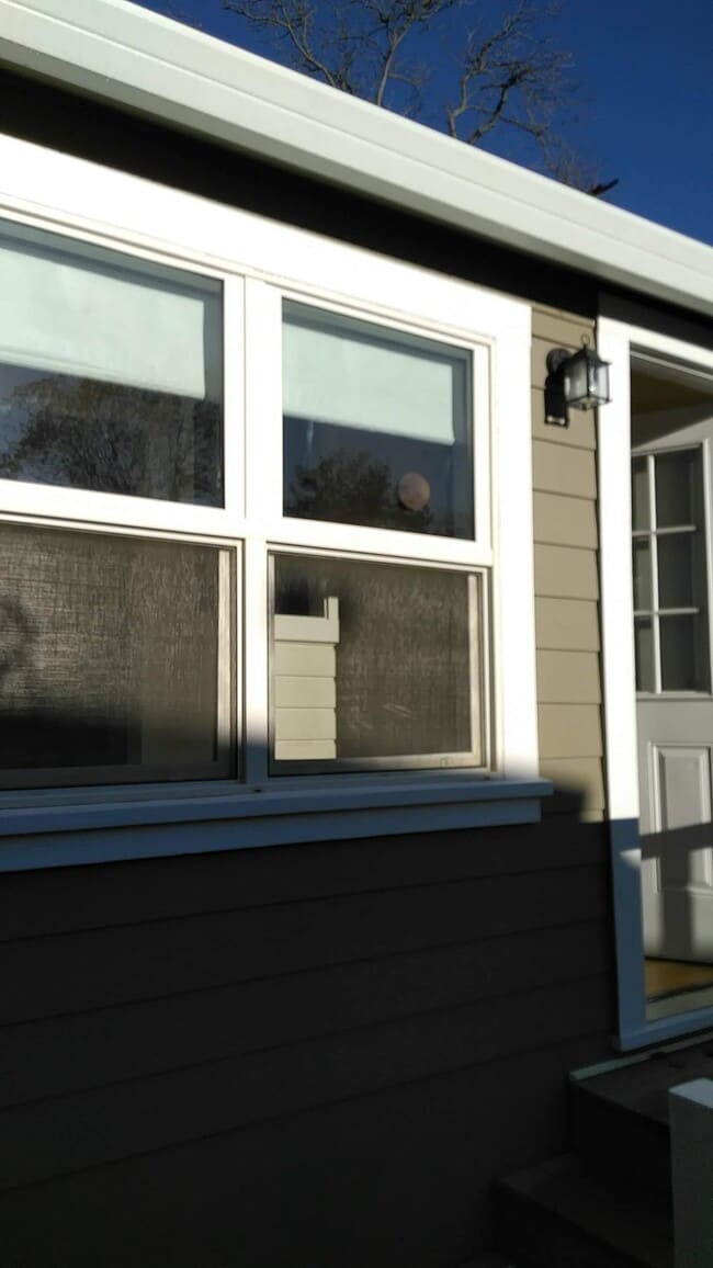Building Photo - 644 Cowles Ave
