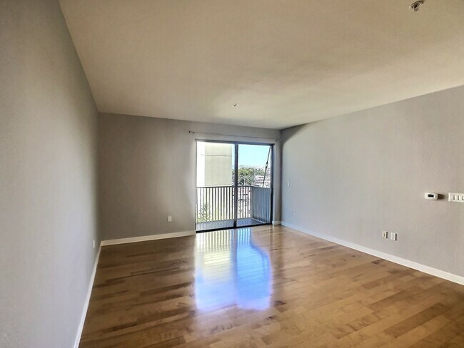 Building Photo - 1 Bedroom Flat for Rent at Plant 51 in Dow...