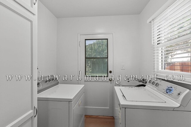 Building Photo - Cozy, Well Kept 3 Bedroom Home, Laundry & ...