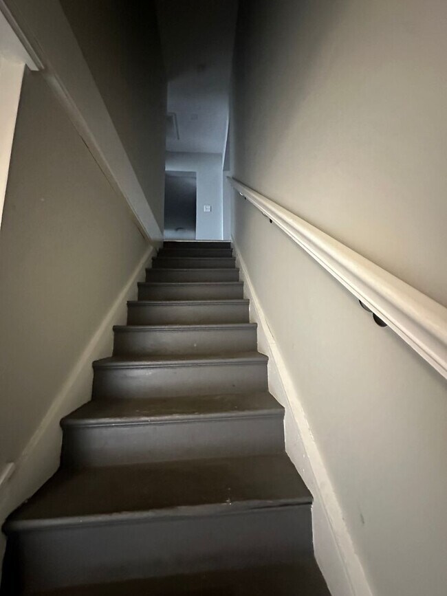 Building Photo - 146 W Lexington Ave