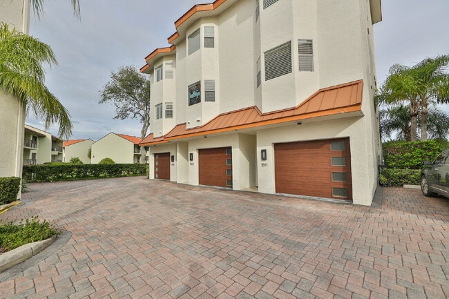 Building Photo - 1593 Pinellas Bayway S