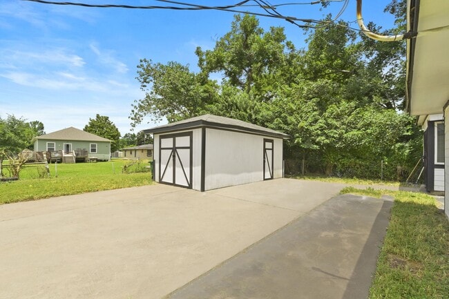 Building Photo - 7201 Homestead Rd