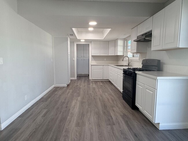 Building Photo - READY NOW! 3+2