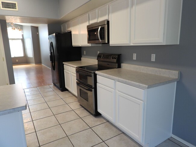 Building Photo - THIS HOME IS FOR LEASE UNTIL 8/31/2026 SHORT TERM.