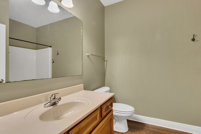 Building Photo - 3 Bedroom- 3 Full bath Small Pet Friendly ...