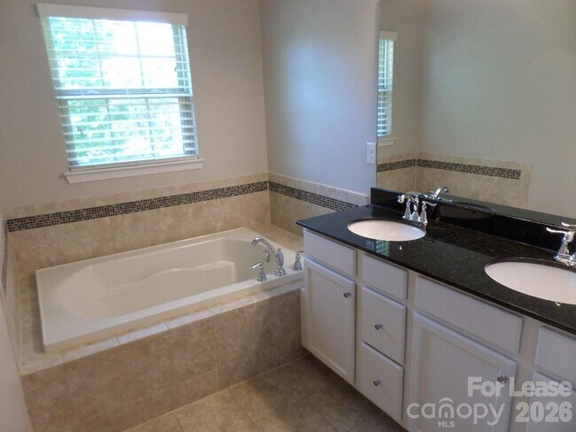 Building Photo - 3339 Major Samuals Way