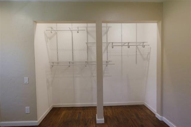 Building Photo - 1004 W Cayuga Dr