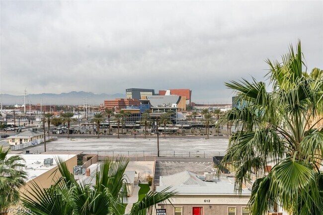 Building Photo - 353 E Bonneville Ave