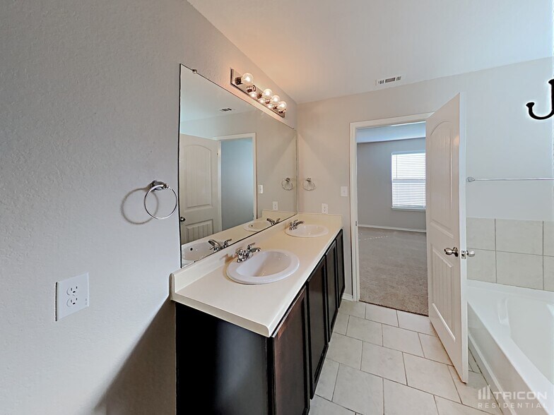 Building Photo - 7135 Aphrodite Mist