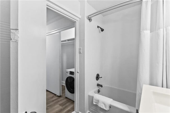 Building Photo - 3645 Peachtree Rd NE