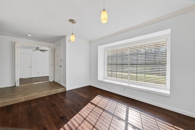 Building Photo - 2307 Brook View Ln