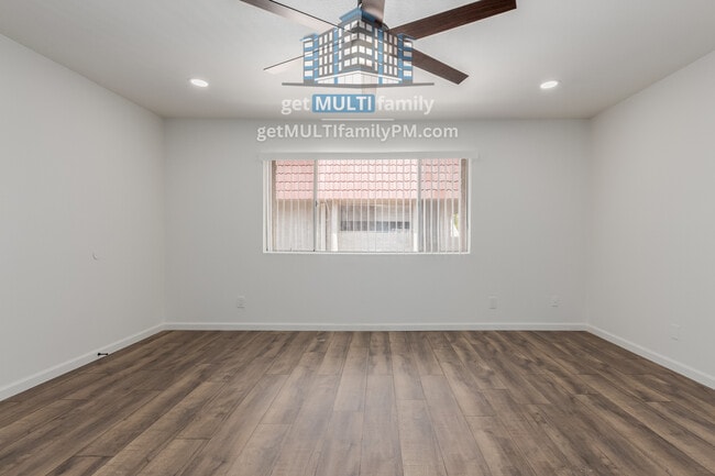 Building Photo - 700 W University Dr