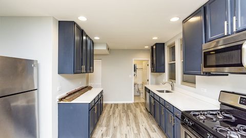 Building Photo - 6136 N Mozart St