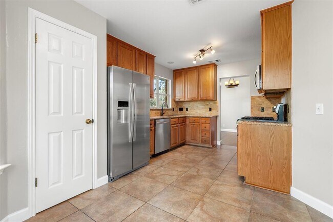 Building Photo - 6802 Auckland Ct