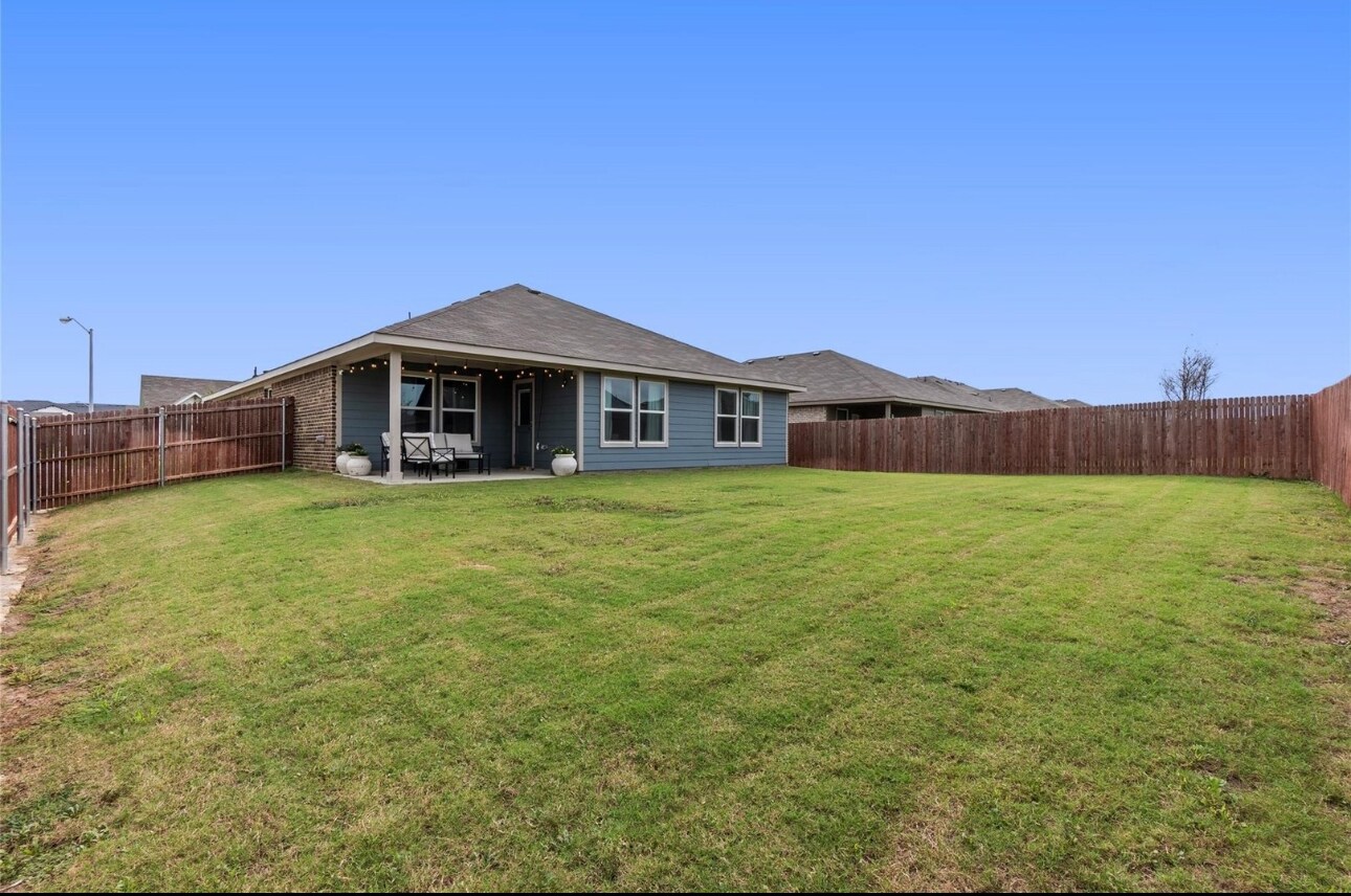 Building Photo - 1533 Forest Park Dr
