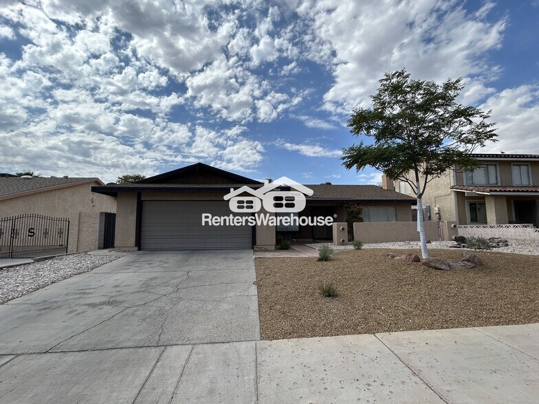 Building Photo - 3969 Green Leaf Dr