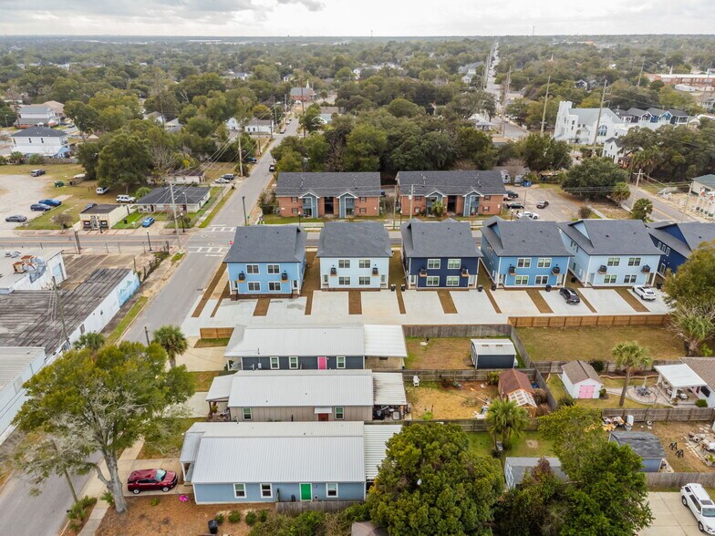 Building Photo - 520 N De Villiers St