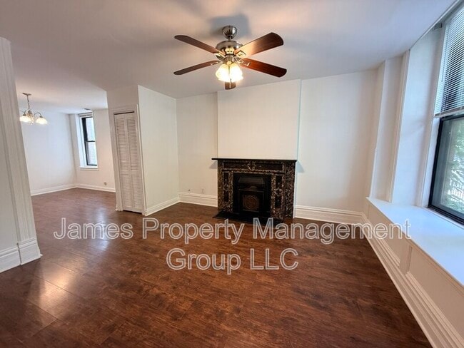 Building Photo - 835 N Paulina St