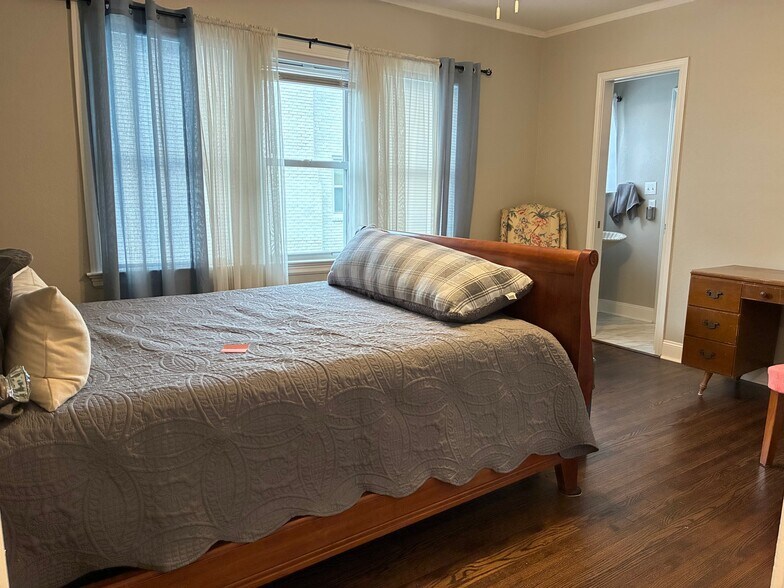 Building Photo - 1715 S College Ave