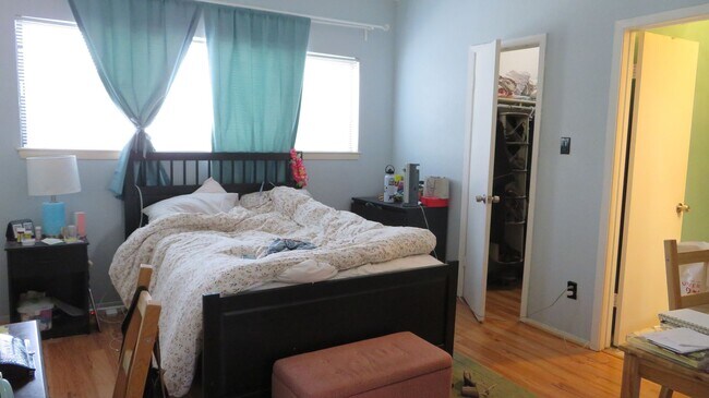 Building Photo - Beautiful 2 bed 1 bath condo 3 blocks from...