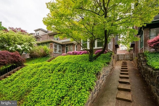 Building Photo - 1406 Lovering Ave