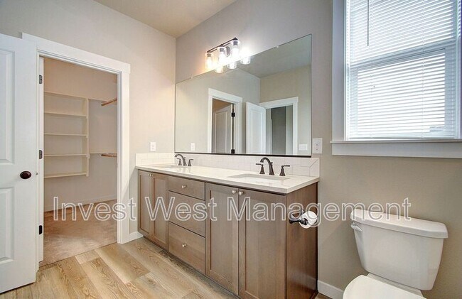 Building Photo - 1651 52nd Ct
