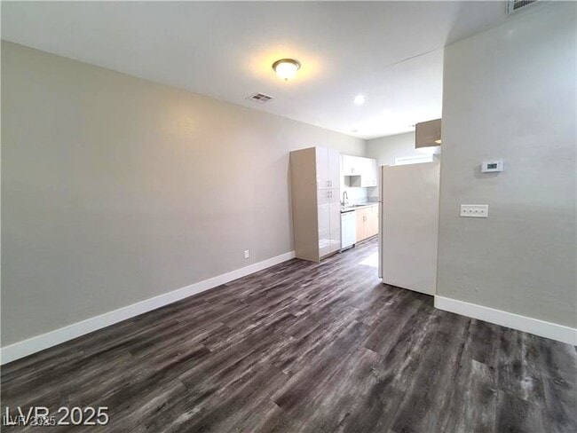 Building Photo - 1370 Ogallala St