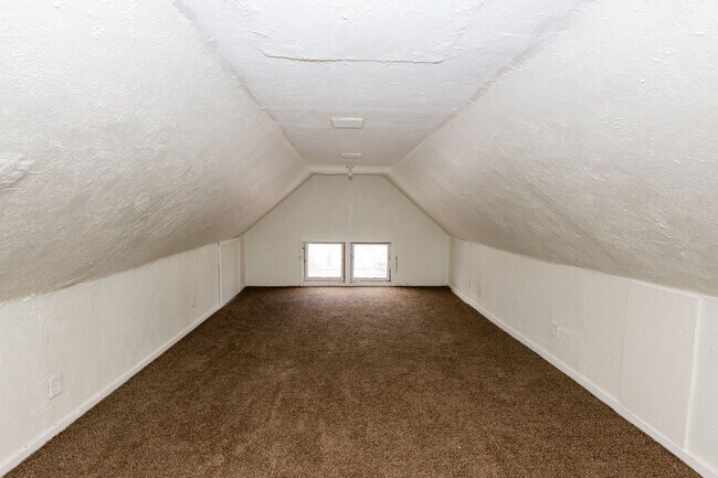 Building Photo - 3971 E 71st St