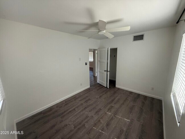 Building Photo - 112 W Vogel Ave