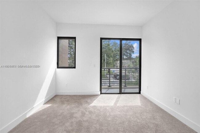 Building Photo - 4181 N Oak Pl