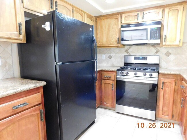 Building Photo - MOVE-IN SPECIAL: ½ OFF FIRST MONTH’S RENT! With 1-year lease.