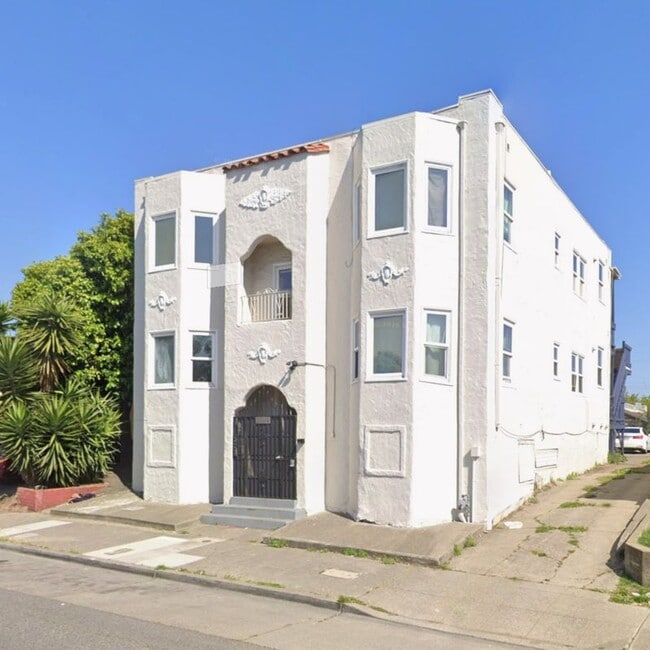 Building Photo - 2684 73rd Ave