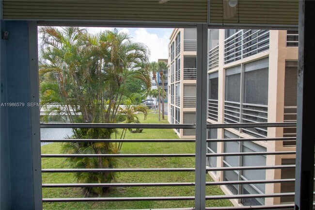 Building Photo - 505 E Dania Beach Blvd