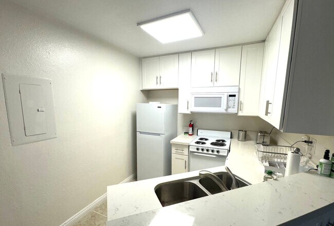 Building Photo - Fully Furnished Ground-Floor Condo with Po...