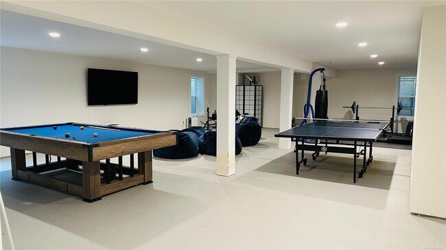 Building Photo - 950 Tasker Ln