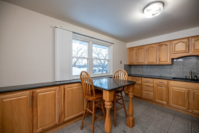 Building Photo - Home in Far North Peoria