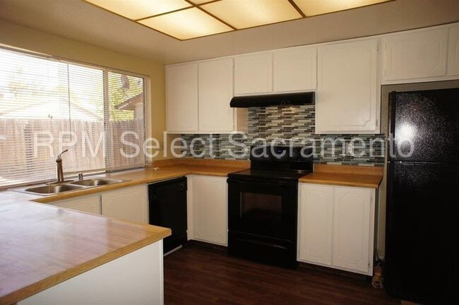 Building Photo - 5277 Eden View Dr