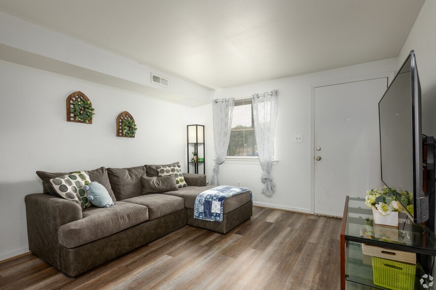Building Photo - Stone Ridge Apartments- Convenient Location
