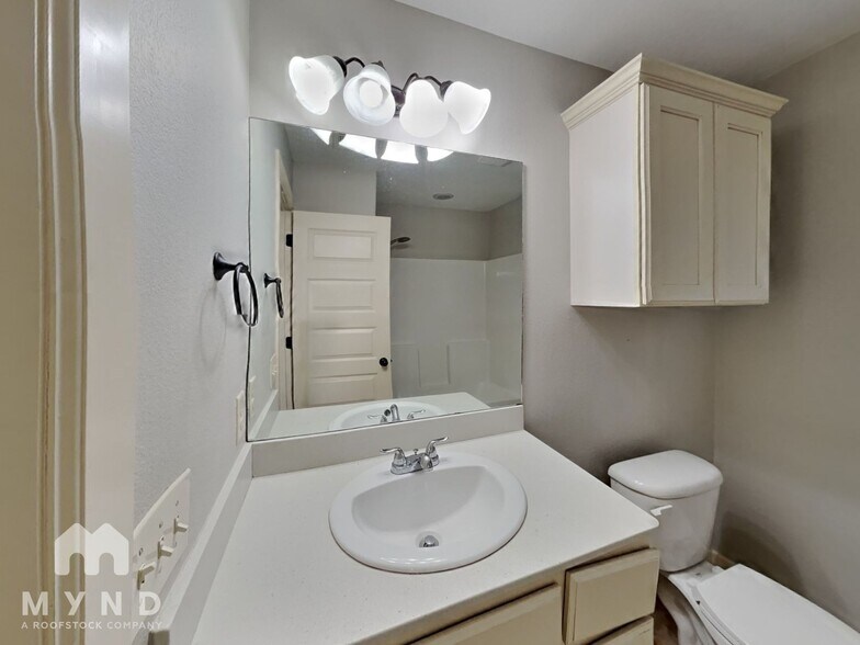 Building Photo - 460 Torino Pl