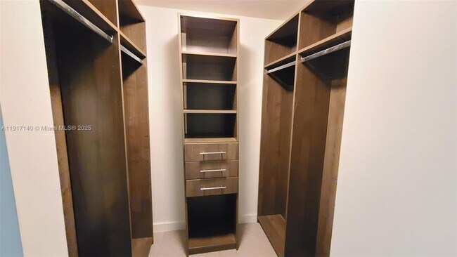 Building Photo - 1100 S Miami Ave