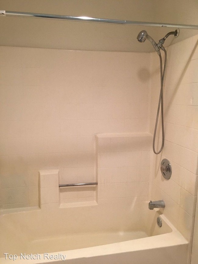 Building Photo - 4270 Highland Ave