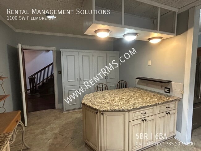 Building Photo - 1100 SW Fillmore St