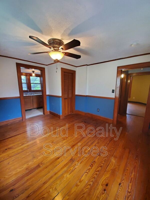 Building Photo - 1300 Holly Ave