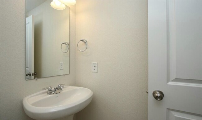 Building Photo - 208 Lisa Marie Dr