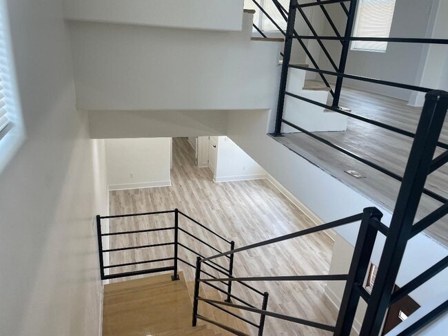 Building Photo - 201 E 37th St