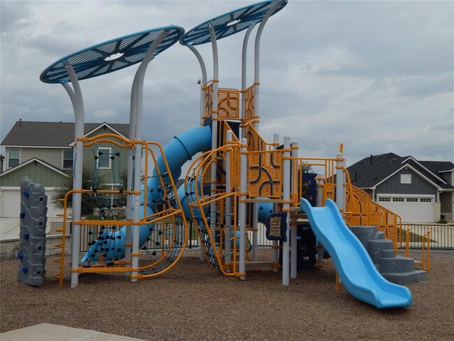 Building Photo - 437 English Oak St