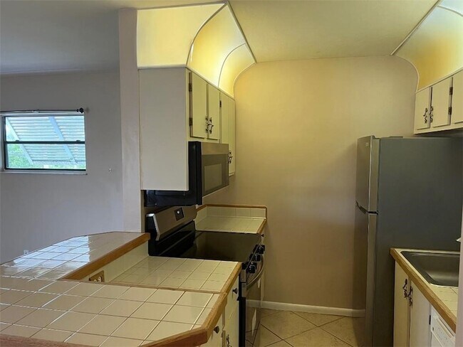 Building Photo - 1132 Breezy Way